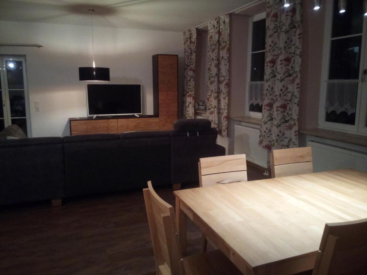 Ferienwohnung Kopold "Im Alten Schulhaus" Pottmes エクステリア 写真